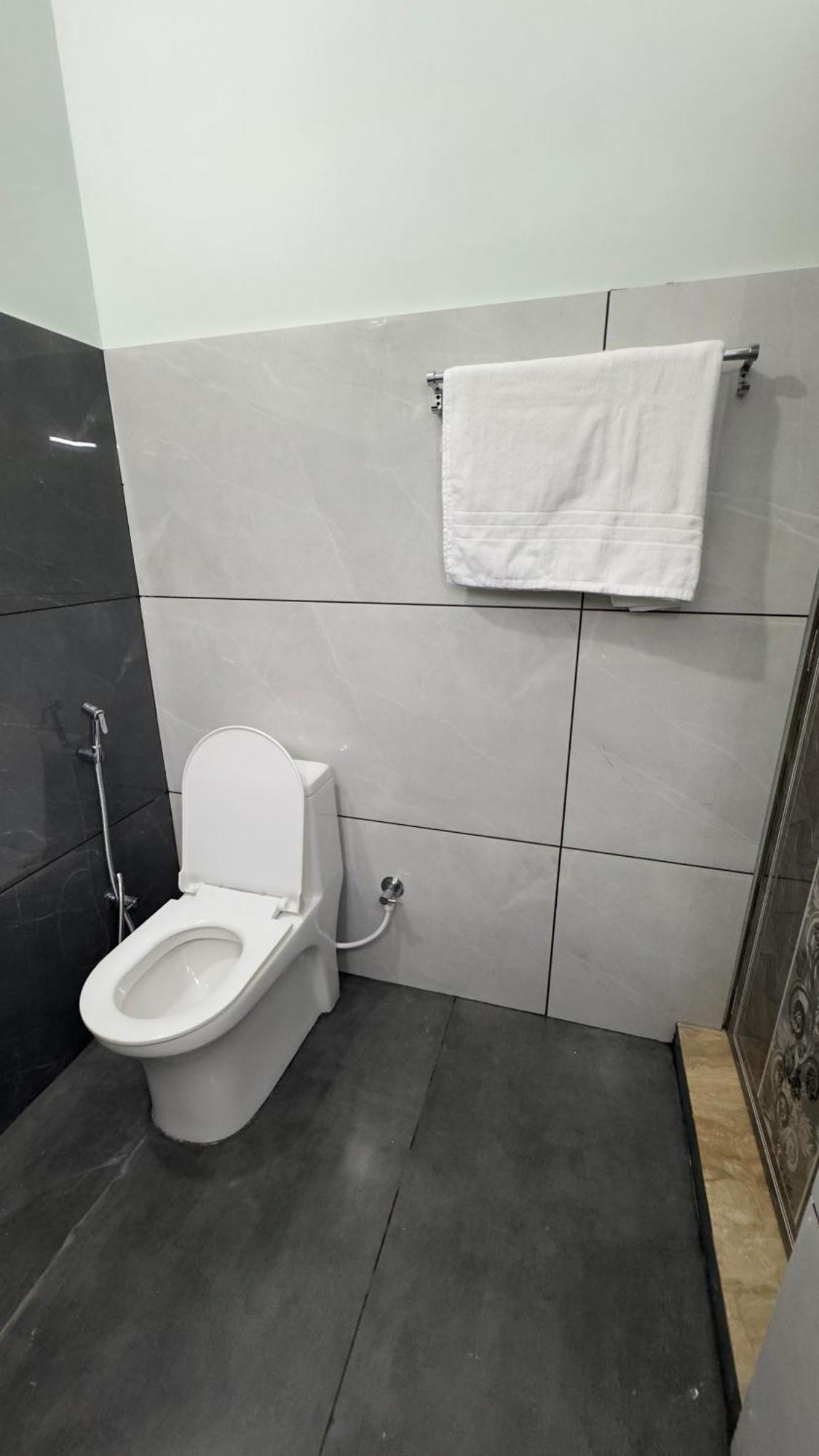 The Karlyle Homestay Vaduvanchal Esterno foto